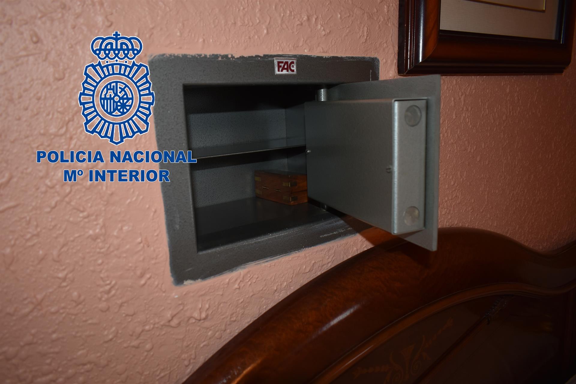 Detenido en Alicante por robar las joyas a su madre y dejarle una nota diciendo "que te den" Detenido en Alicante por robar las joyas a su madre y dejarle una nota diciendo "que te den"