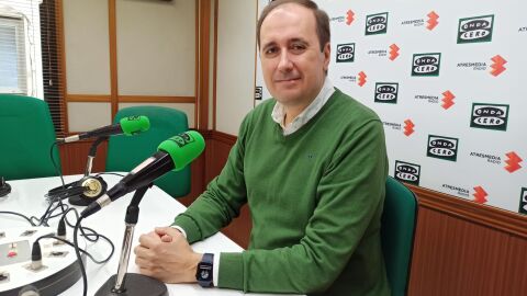 Luis Ramón Mohíno en los estudios de Onda Cero Ciudad Real