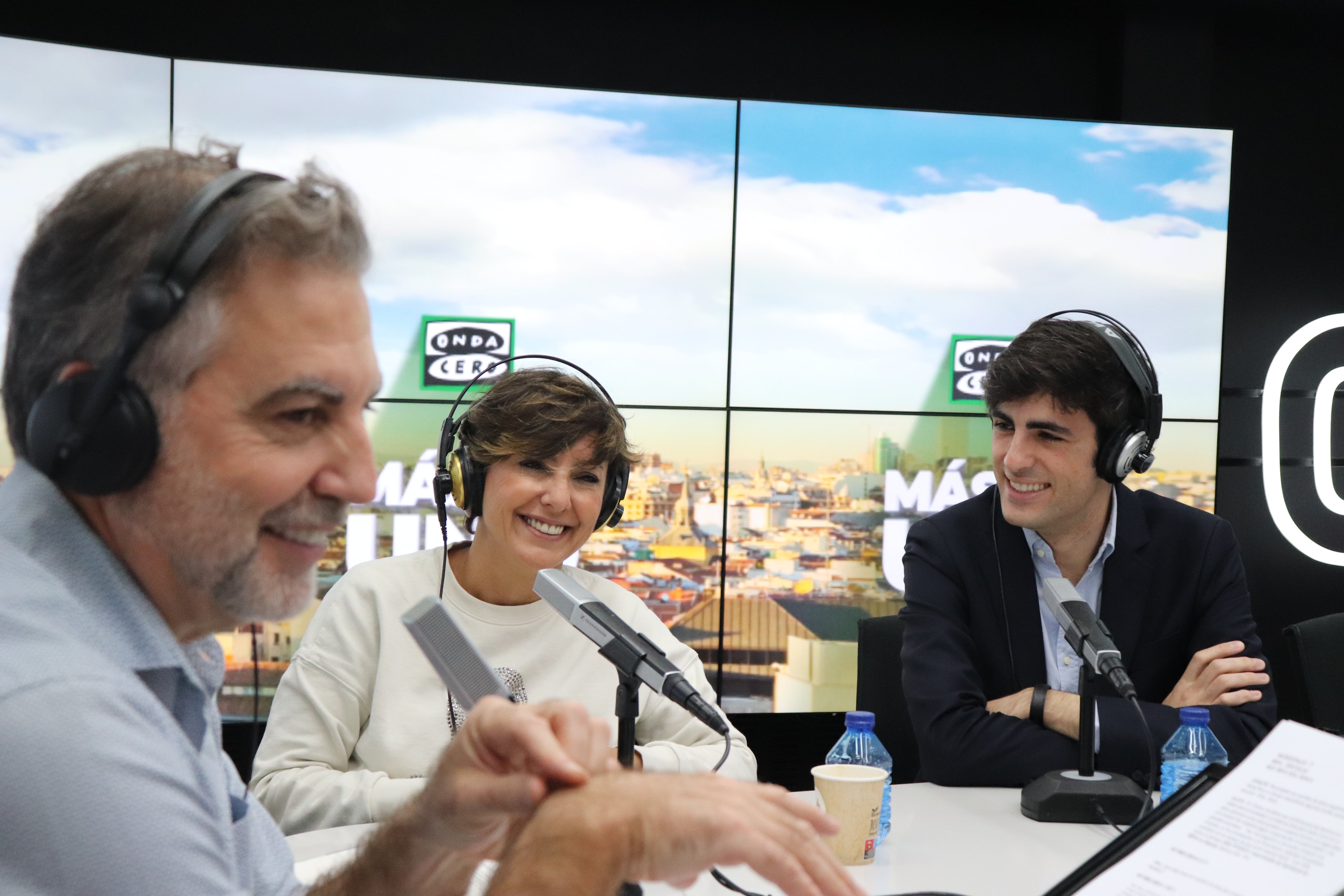 Los Premios Planeta presentan sus libros: "Es una novela de pequeñas historias que a todos nos condicionan" Los Premios Planeta presentan sus libros: "Es una novela de pequeñas historias que a todos nos condicionan"