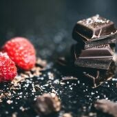 Cómo comer chocolate o patatas fritas de forma 'saludable', según una nutricionista