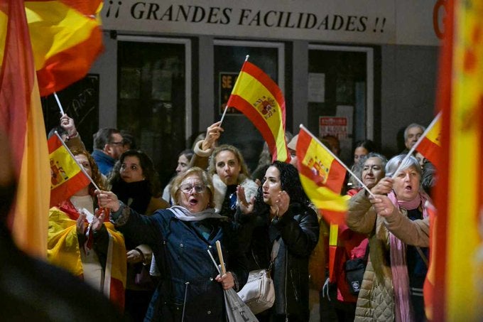 El PSOE exige al alcalde de Ciudad Real que tome medidas contra Chamorro por participar en la protesta frente a la sede socialista El PSOE exige al alcalde de Ciudad Real que tome medidas contra Chamorro por participar en la protesta frente a la sede socialista