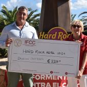 Hard Rock Hotel recauda 2.237 euros para la Asociación Ibiza y Formentera contra el cáncer