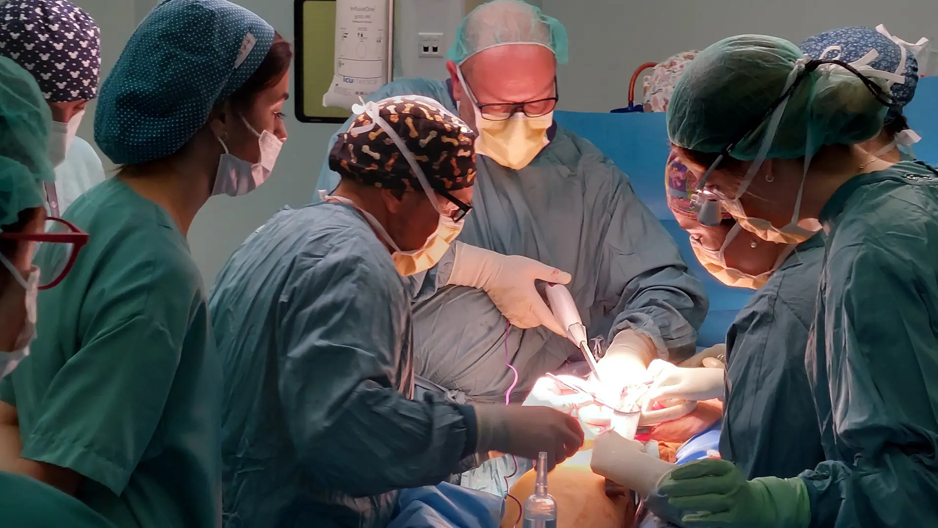 L'Hospital de Sant Pau reconstrueix l'abdomen de pacients amb càncer o traumatisme