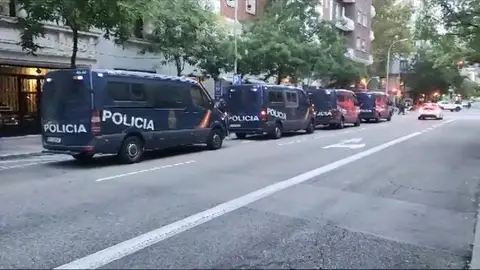 La Policía empieza a acordonar Ferraz ante una posible nueva manifestación
