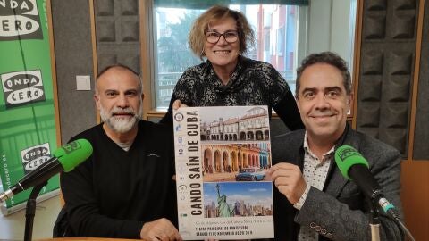 Jose Luis Rodriguez da agrupaci&oacute;n &ldquo;Os de Algures&rdquo; &aacute; fronte. Manuel Lastra &eacute; o terceiro dos convidados, un dos membros de &ldquo;De vella a Bella&rdquo; e actor do grupo Argallada. 