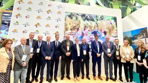 Imagen de autoridades de Baleares junto a sector privado, reunidos en la WTM de Londres este 2023