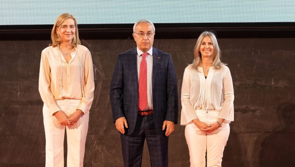 La infanta Cristina, junto al presidente del COE, Alejando Blanco en el homenaje a los JJOO de Seul 88