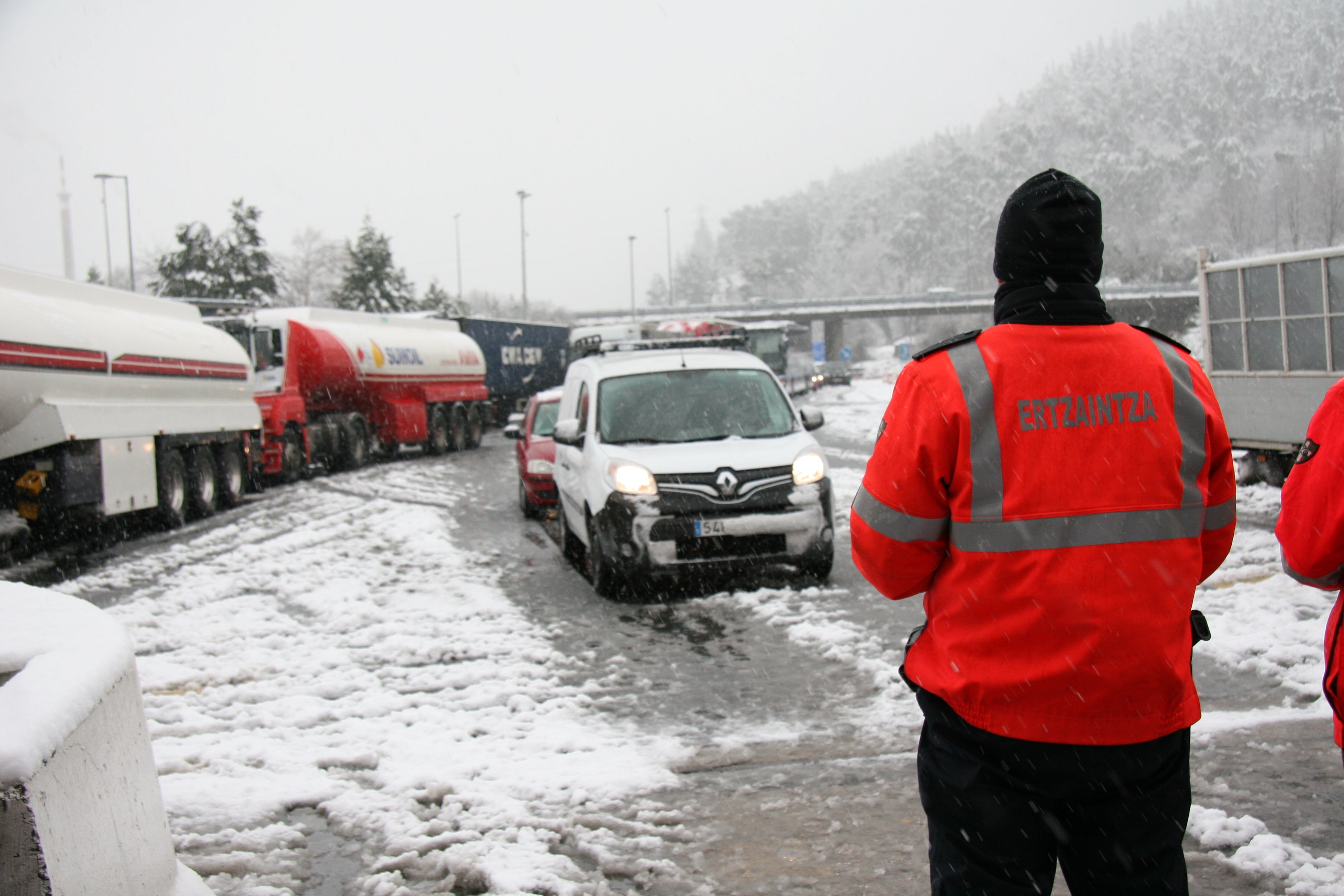 Las carreteras vascas se preparan para el invierno Las carreteras vascas se preparan para el invierno