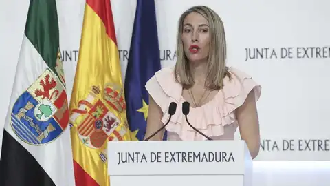 La Junta de Extremadura se reafirma en que seguirá alzando la voz "desde la racionalidad" contra los "privilegios" y la amnistía La Junta de Extremadura se reafirma en que seguirá alzando la voz "desde la racionalidad" contra los "privilegios" y la amnistía