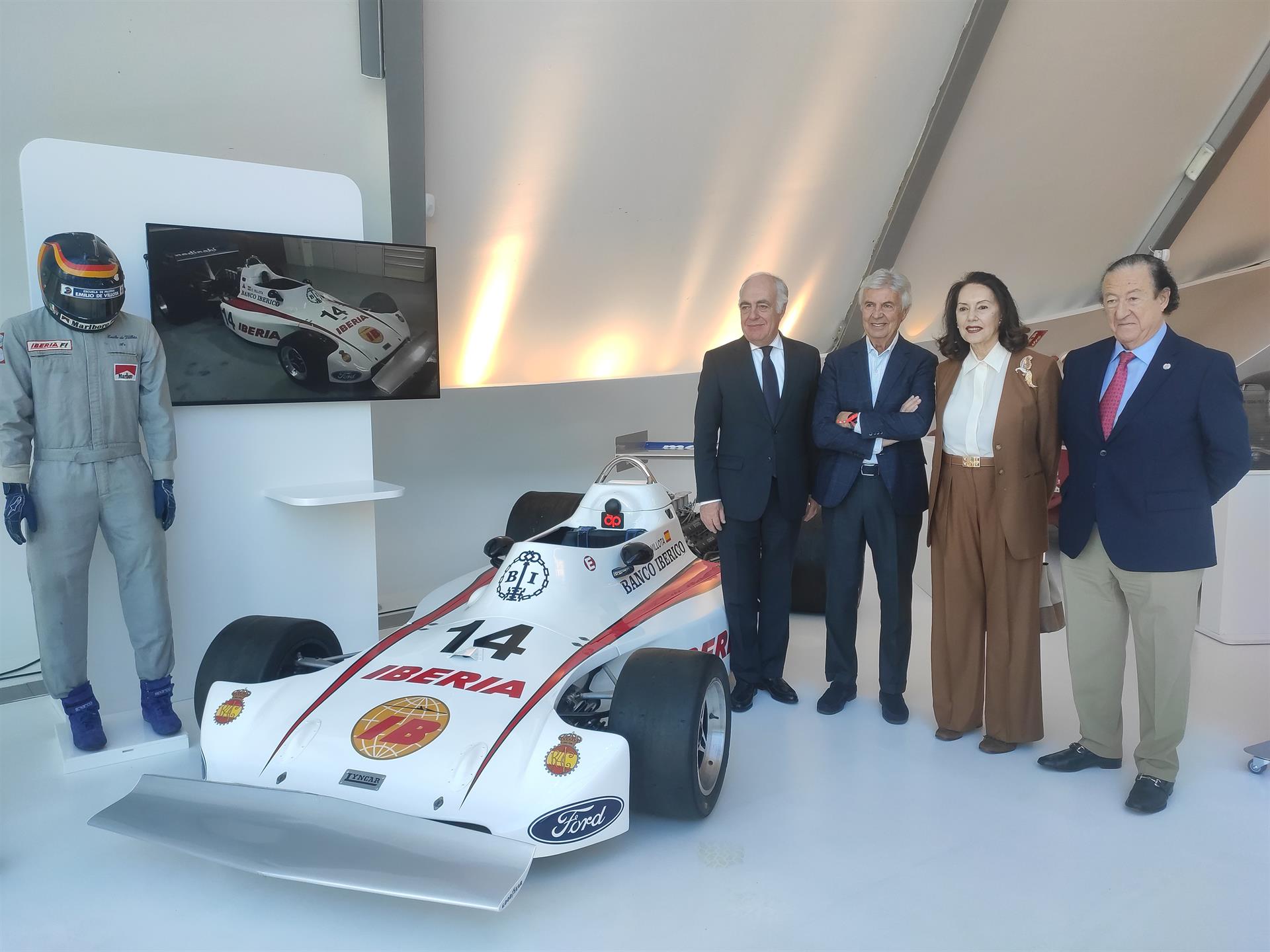 Emilio de Villota exhibe en Zaragoza su Lyncar F1 Emilio de Villota exhibe en Zaragoza su Lyncar F1
