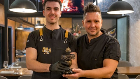 David Lorente y Álex Viñal con la tapa Bunny Cake del Nola Gras