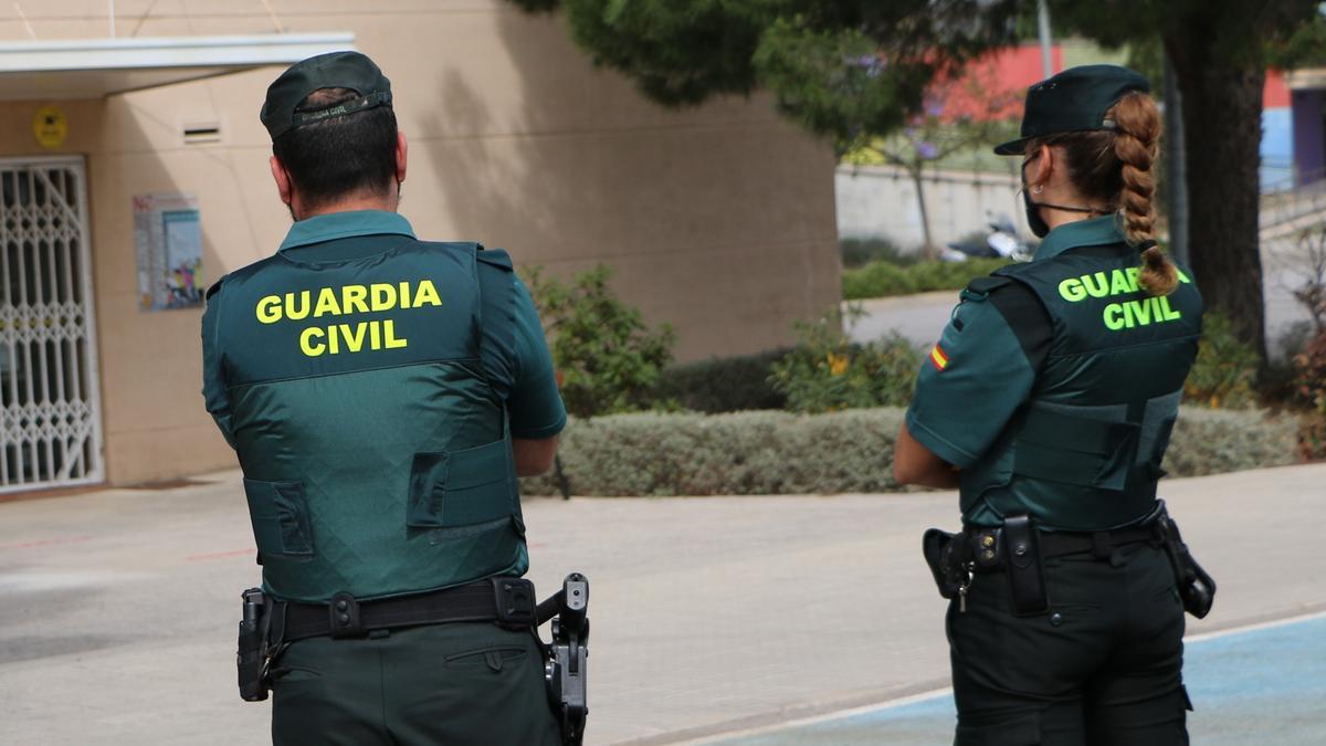 Más de diez detenidos y varios coches de alta gama incautados en una macroperación antidroga en Ibiza Más de diez detenidos y varios coches de alta gama incautados en una macroperación antidroga en Ibiza