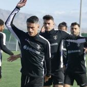 La plantilla del Orihuela CF durante un entrenamiento