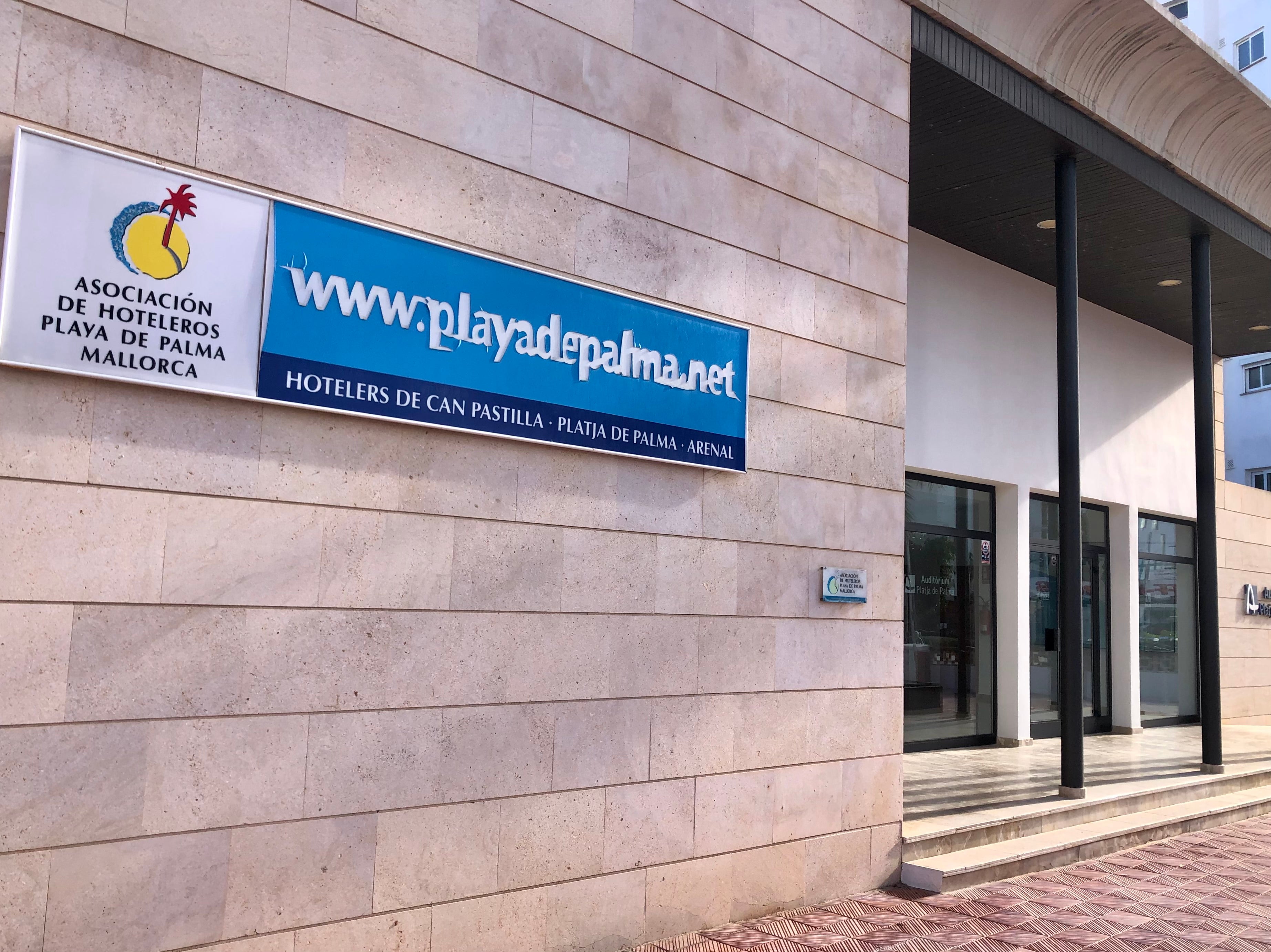 Casi 200 turistas han sido expulsados por incivismo de los hoteles de Playa de Palma Casi 200 turistas han sido expulsados por incivismo de los hoteles de Playa de Palma