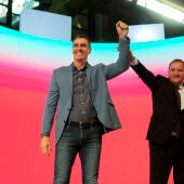 El líder del PSOE, Pedro Sánchez, con el presidente de los Socialistas Europeos Stefan Löfven