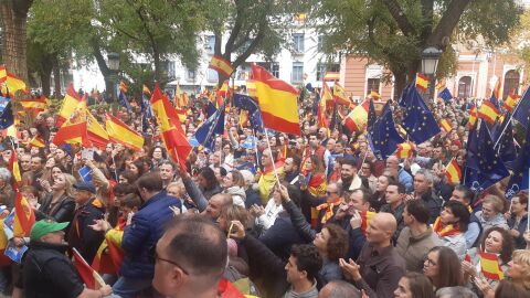 Miles de personas han participado en la concentración convocada por el PP