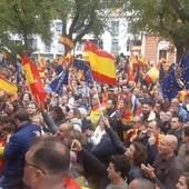 Miles de personas han participado en la concentración convocada por el PP Miles de personas han participado en la concentración convocada por el PP