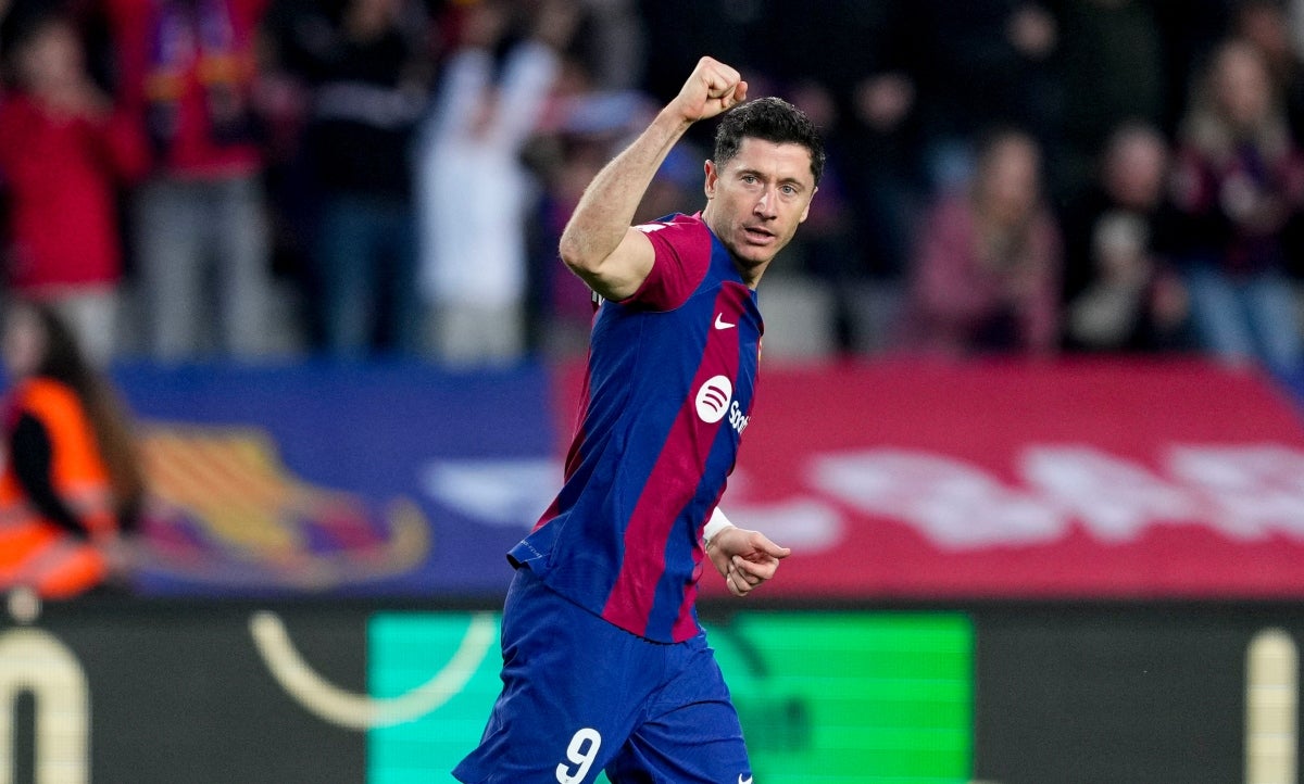 Lewandowski rescata al Barcelona que suma tres puntos cruciales Lewandowski rescata al Barcelona que suma tres puntos cruciales