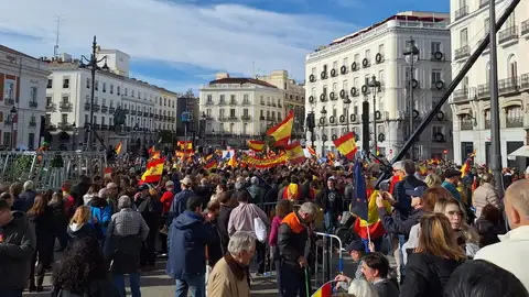 Centenares de personas se concentran en Sol para protestar contra la amnistía Centenares de personas se concentran en Sol para protestar contra la amnistía
