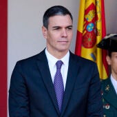 Pedro Sánchez asiste al Desfile Militar del Día Nacional