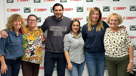 Responsables de la Asamblea Local de Cruz Roja Marbella y varias usuarias de programas que desarrolla la organización Responsables de la Asamblea Local de Cruz Roja Marbella y varias usuarias de programas que desarrolla la organización