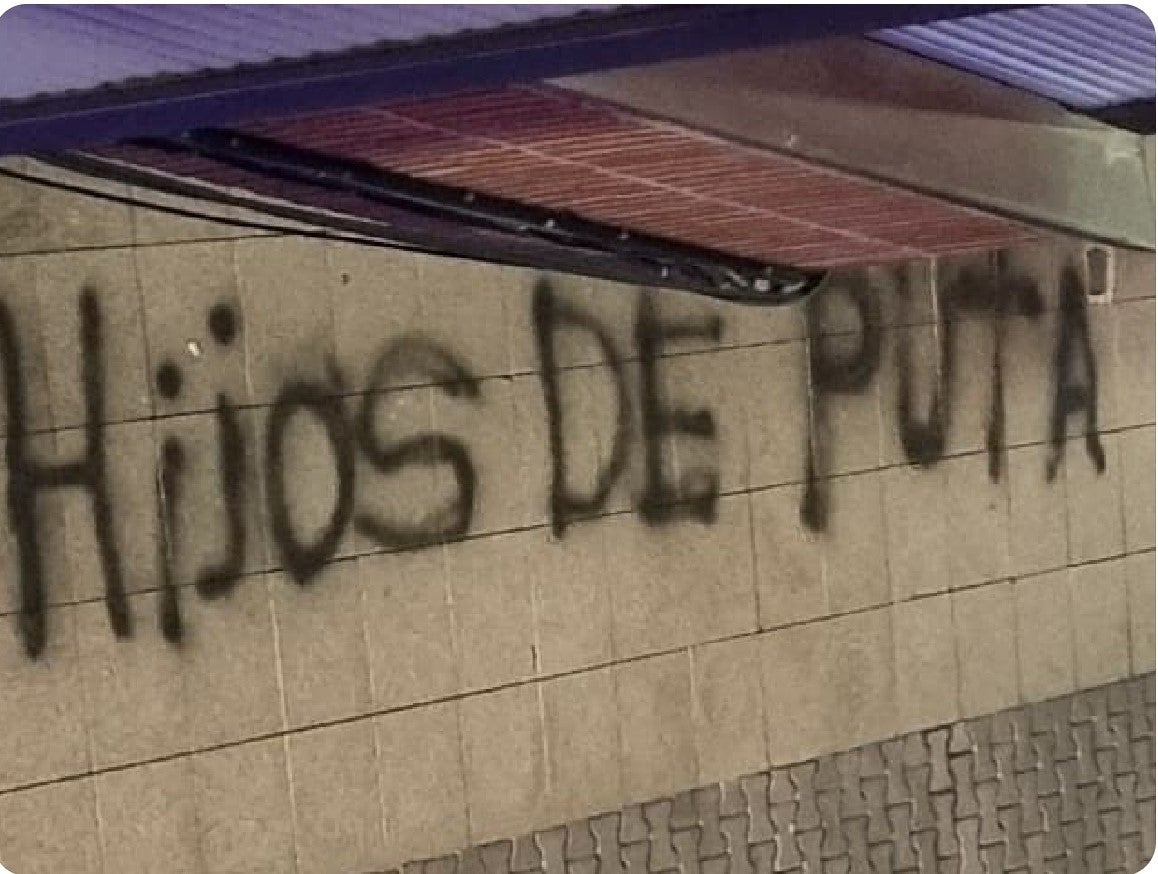 Miriam Andrés denuncia las nuevas pintadas en la sede del PSOE y afirma que "se están sobrepasando límites peligrosos" Miriam Andrés denuncia las nuevas pintadas en la sede del PSOE y afirma que "se están sobrepasando límites peligrosos"