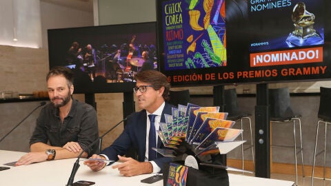 Josep Vicent y a su izquierda el diputado de Cultura, Juan de Dios Navarro Josep Vicent y a su izquierda el diputado de Cultura, Juan de Dios Navarro