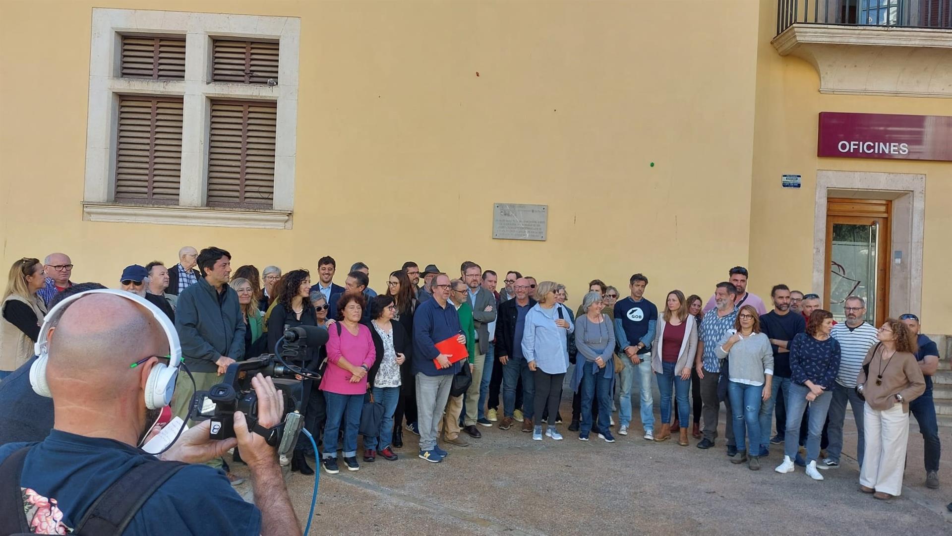 Hasta 16 entidades sociales se manifiestan en Palma para defender los acuerdos de investidura de Sánchez Hasta 16 entidades sociales se manifiestan en Palma para defender los acuerdos de investidura de Sánchez