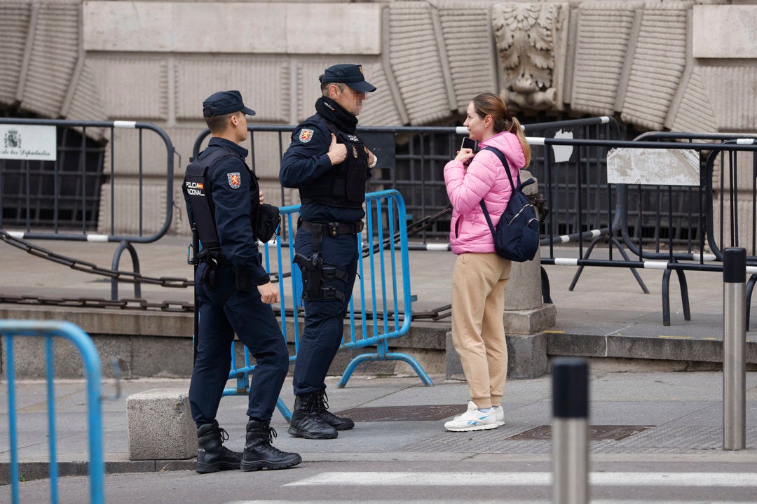 Un despliegue similar al de los partidos de alto riesgo blindará el Congreso para la investidura de Pedro Sánchez Un despliegue similar al de los partidos de alto riesgo blindará el Congreso para la investidura de Pedro Sánchez