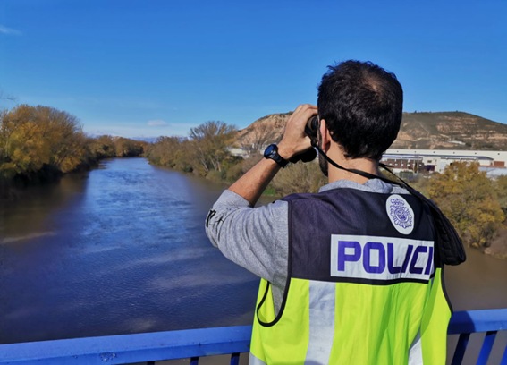 Policía Judicial investiga el hallazgo del cuerpo de una mujer del cauce del río Ebro Policía Judicial investiga el hallazgo del cuerpo de una mujer del cauce del río Ebro