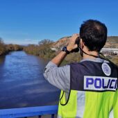 Policía Judicial, investiga el hallazgo del cuerpo de una mujer del cauce del río Ebro