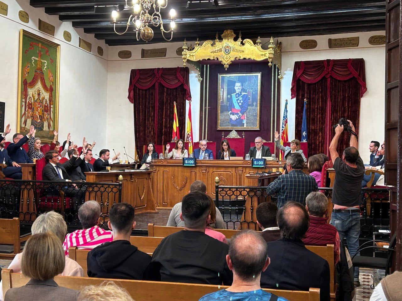 PP y Vox aprueban en Elche rechazar la Ley de Amnistía que sí apoyan PSOE y Compromís PP y Vox aprueban en Elche rechazar la Ley de Amnistía que sí apoyan PSOE y Compromís