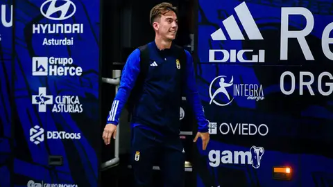 14-11 Paulino de la Fuente, jugador del Real Oviedo, llegando al Carlos Tartiere 14-11 Paulino de la Fuente, jugador del Real Oviedo, llegando al Carlos Tartiere