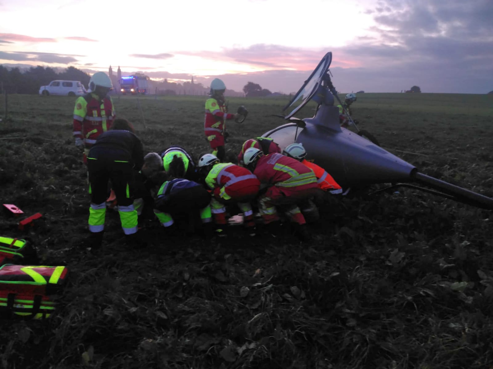 Dos heridos en el accidente de un helicóptero en Cóbreces Dos heridos en el accidente de un helicóptero en Cóbreces