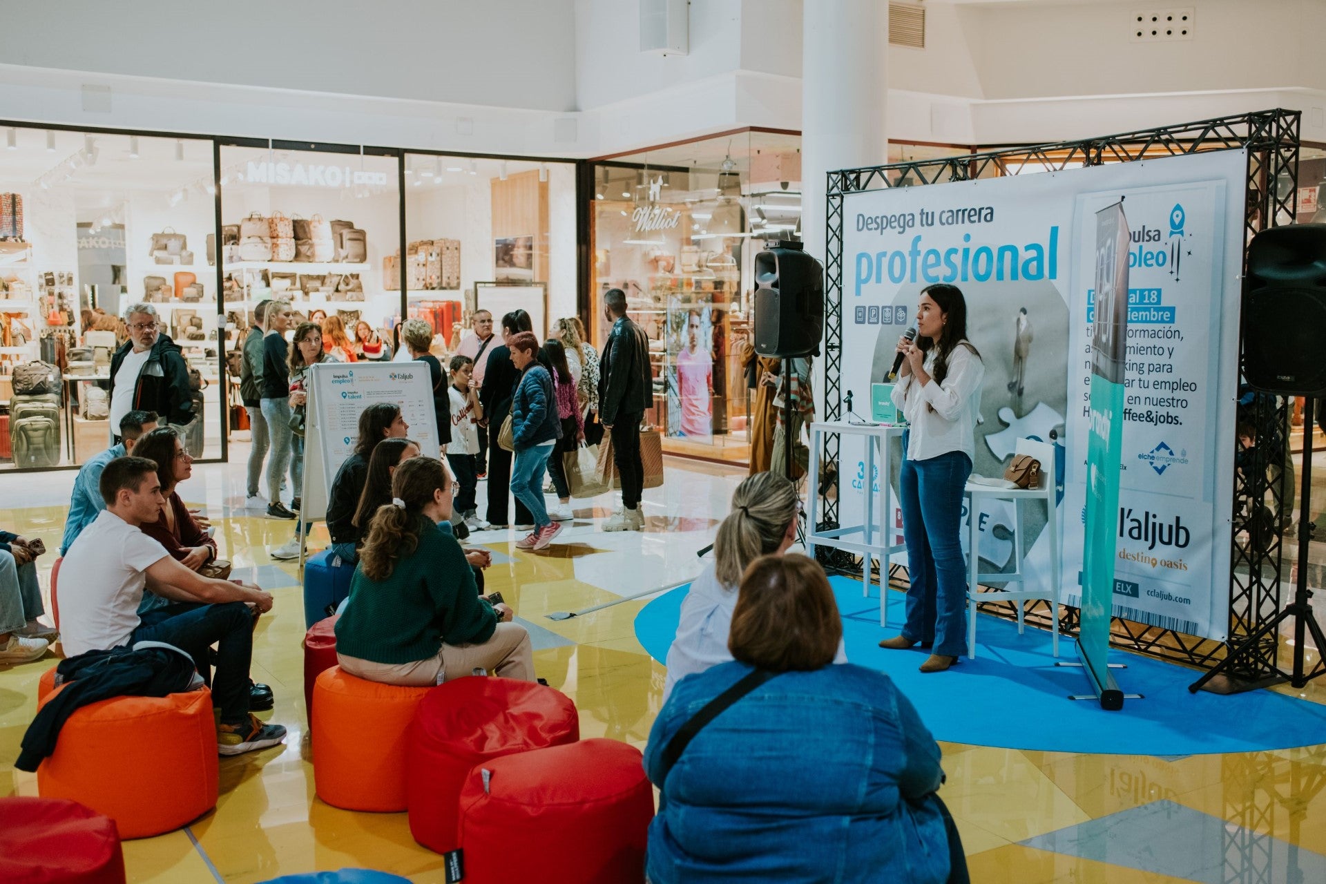 ‘Impulsa Empleo’ de L’Aljub de Elche congrega a más de un millar de personas en sus primeros días ‘Impulsa Empleo’ de L’Aljub de Elche congrega a más de un millar de personas en sus primeros días