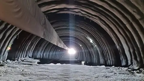 Concluye la excavación del lado sur del túnel de El Rincón para las obras de la línea del AVE Murcia-Almería Concluye la excavación del lado sur del túnel de El Rincón para las obras de la línea del AVE Murcia-Almería