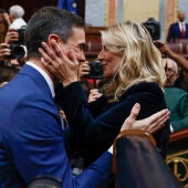 Yolanda Díaz felicira a Pedro Sánchez tras ser investido presidente