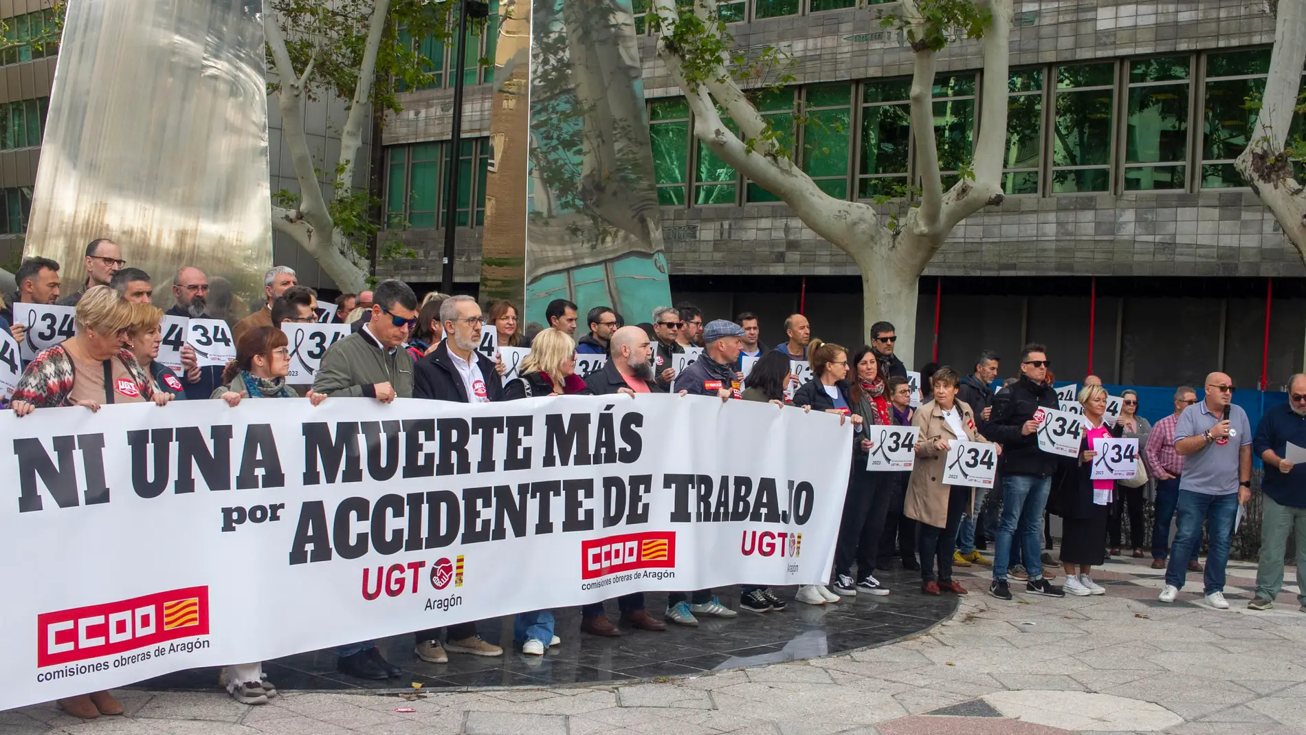 Concentración en Zaragoza convocada por UGT y CCOO