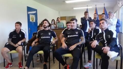 La plantilla del Orihuela en el momento de conocer el cruce de la segunda ronda de la Copa del Rey