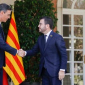 El presidente del Gobierno, Pedro Sánchez, y el presidente de la Generalitat de Cataluña, Pere Aragonès en una imagen de archivo