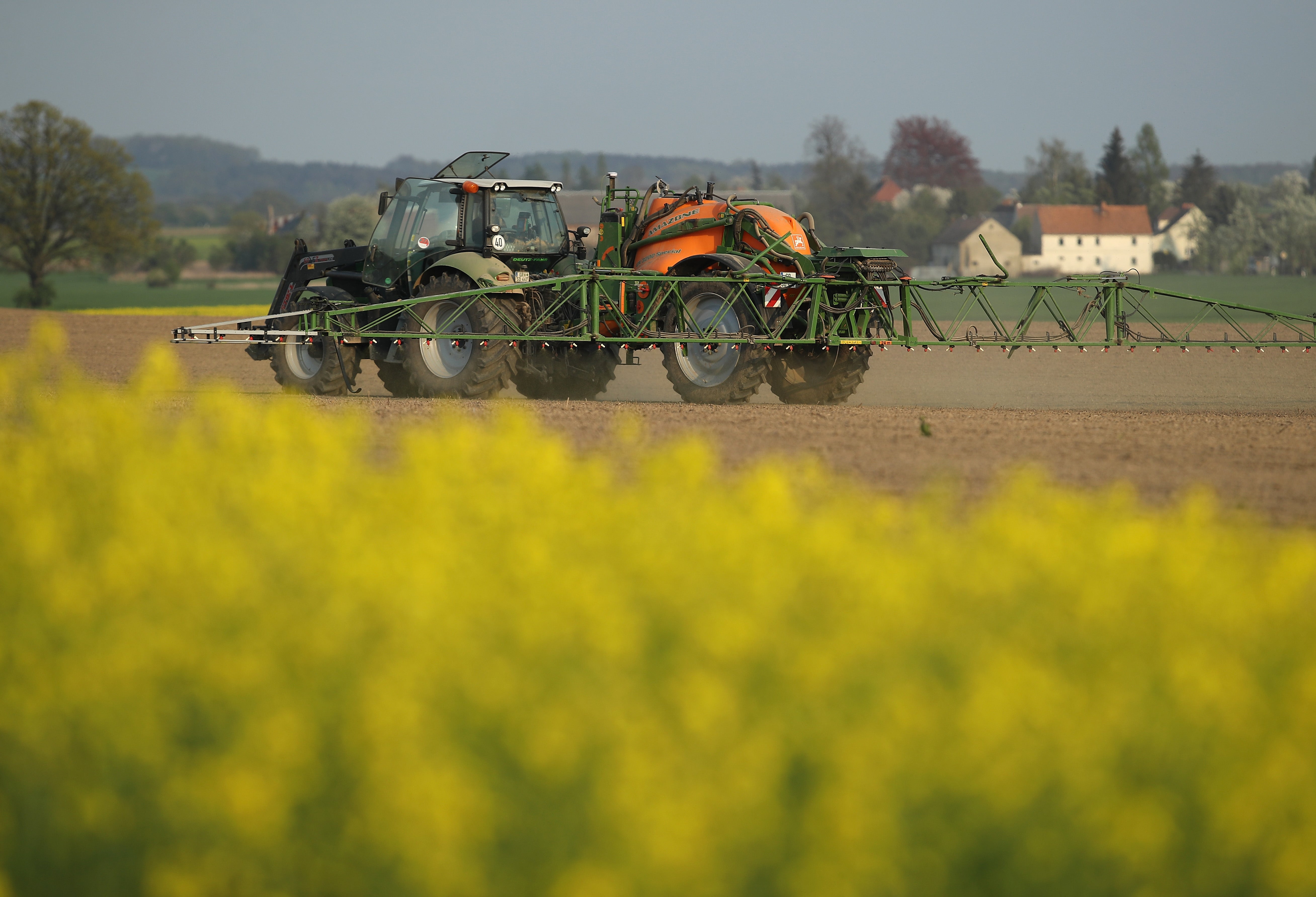 Qué es el glisofato, el controvertido herbicida cuyo uso prorroga la Comisión Europea Qué es el glisofato, el controvertido herbicida cuyo uso prorroga la Comisión Europea
