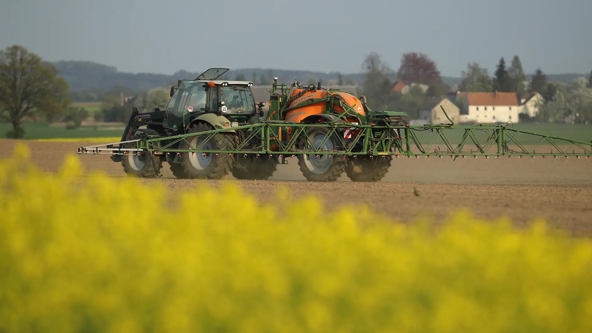 La Comisión Europea avala el uso del herbicidia glisofato durante una década más 