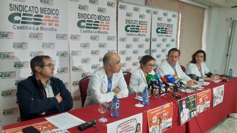 Representantes del Sindicato Médico durante la rueda de prensa en Ciudad Real