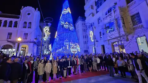Encendido del árbol cónico de la avenida de la Constitución Encendido del árbol cónico de la avenida de la Constitución
