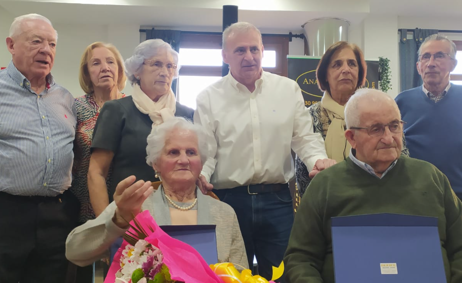 Los jubilados de Parres celebraron su comida anual y homenajearon a dos de sus miembros Los jubilados de Parres celebraron su comida anual y homenajearon a dos de sus miembros