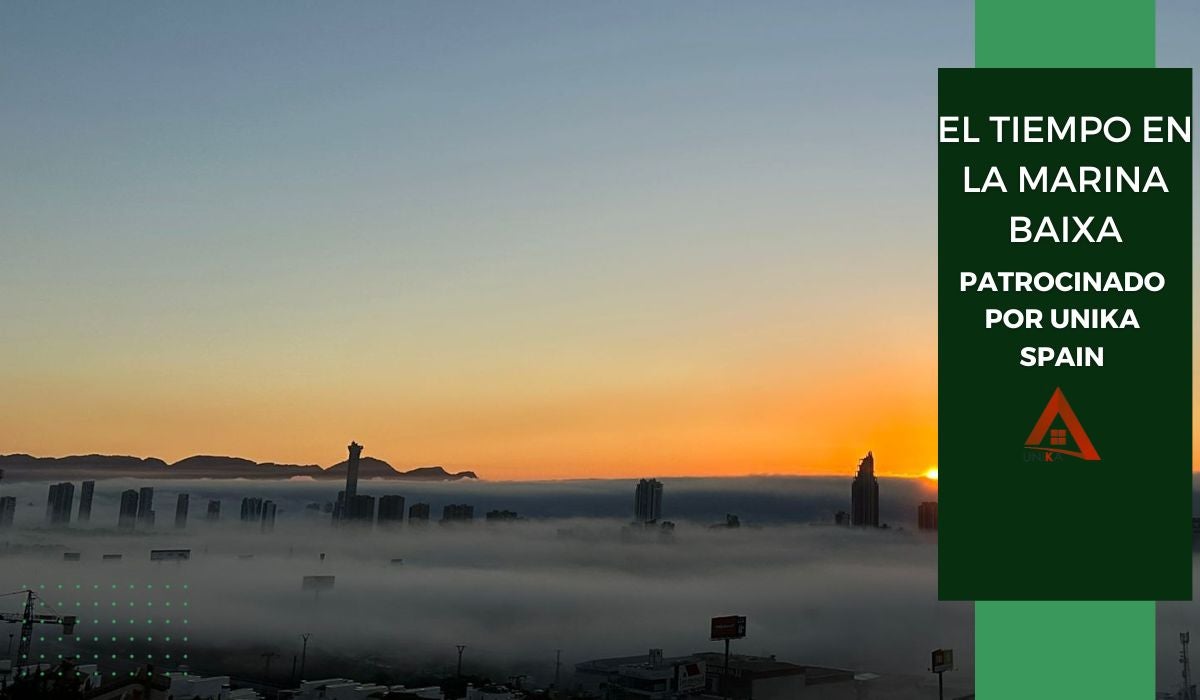 La niebla de advección devora los rascacielos de Benidorm La niebla de advección devora los rascacielos de Benidorm