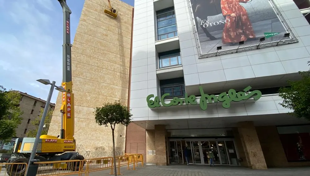 Instalación de las luces de Navidad en El Corte Inglés de Salamanca el 16 de octubre Instalación de las luces de Navidad en El Corte Inglés de Salamanca el 16 de octubre