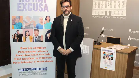 Alcalá de Henares se suma a la conmemoración del Día Internacional de la Eliminación de la Violencia contra la Mujer bajo el lema "No hay excusa" Santiago Alonso, edil de Igualdad del Ayuntamiento de Alcalá de Henares, en la presentación del programa de actividades conmemorativas del Día Internacional de la Eliminación de la Violencia contra la Mujer