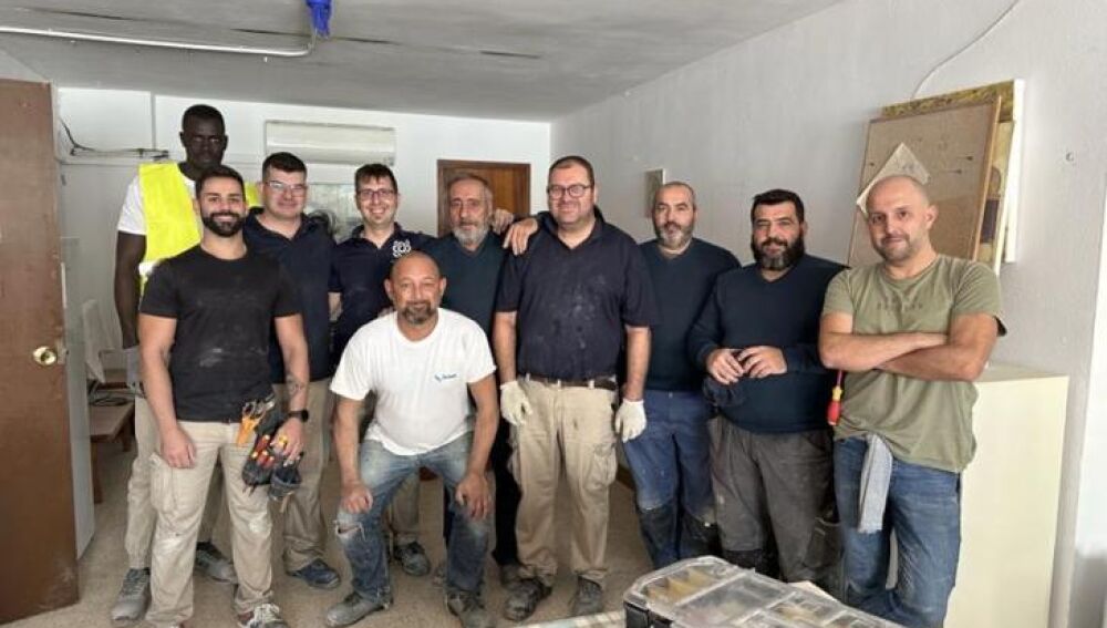 Trabajadores de las empresas colaboradoras en el albergue de Cáritas