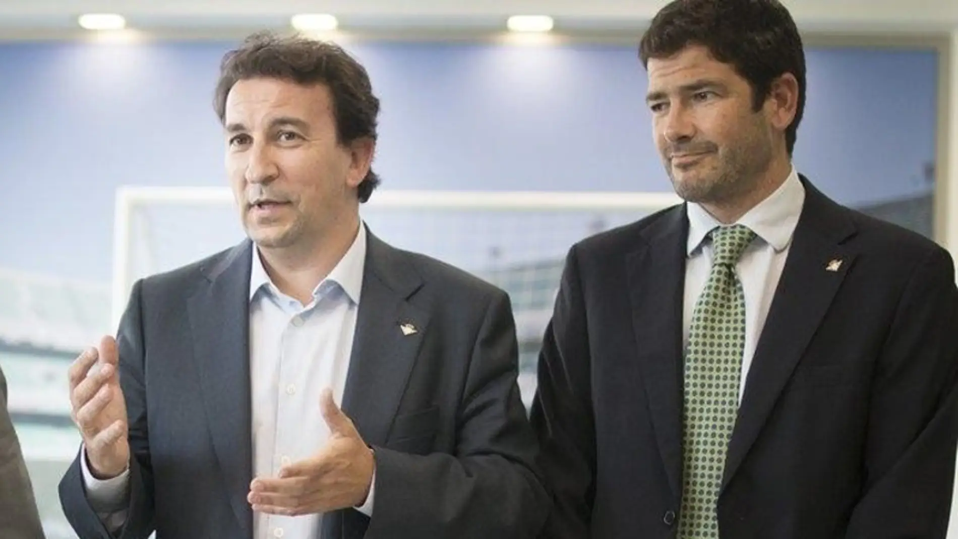 José Miguel López Catalán, vicepresidente del Real Betis, junto al CEO del club Ramón Alarcón.